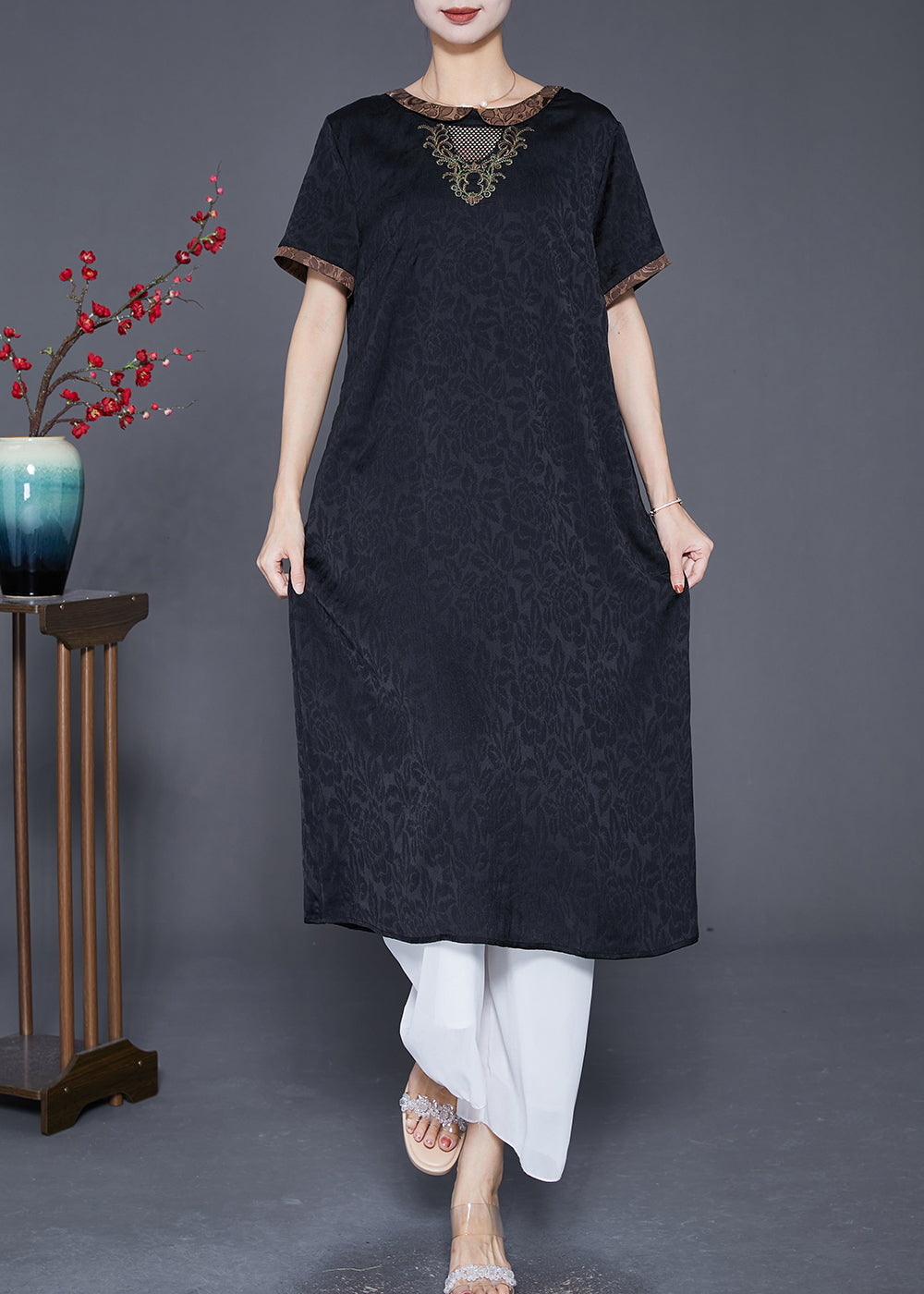 Beautifully Finished Dress in a Timeless Design