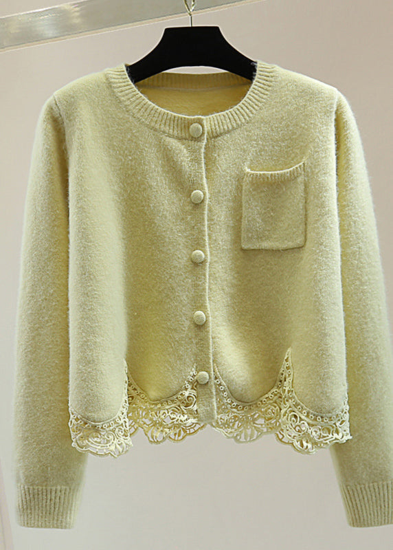 Classic Vintage Sweater with a Flattering Fit