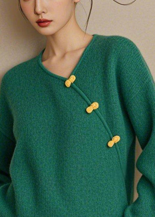 Classic Vintage Sweater with a Flattering Fit