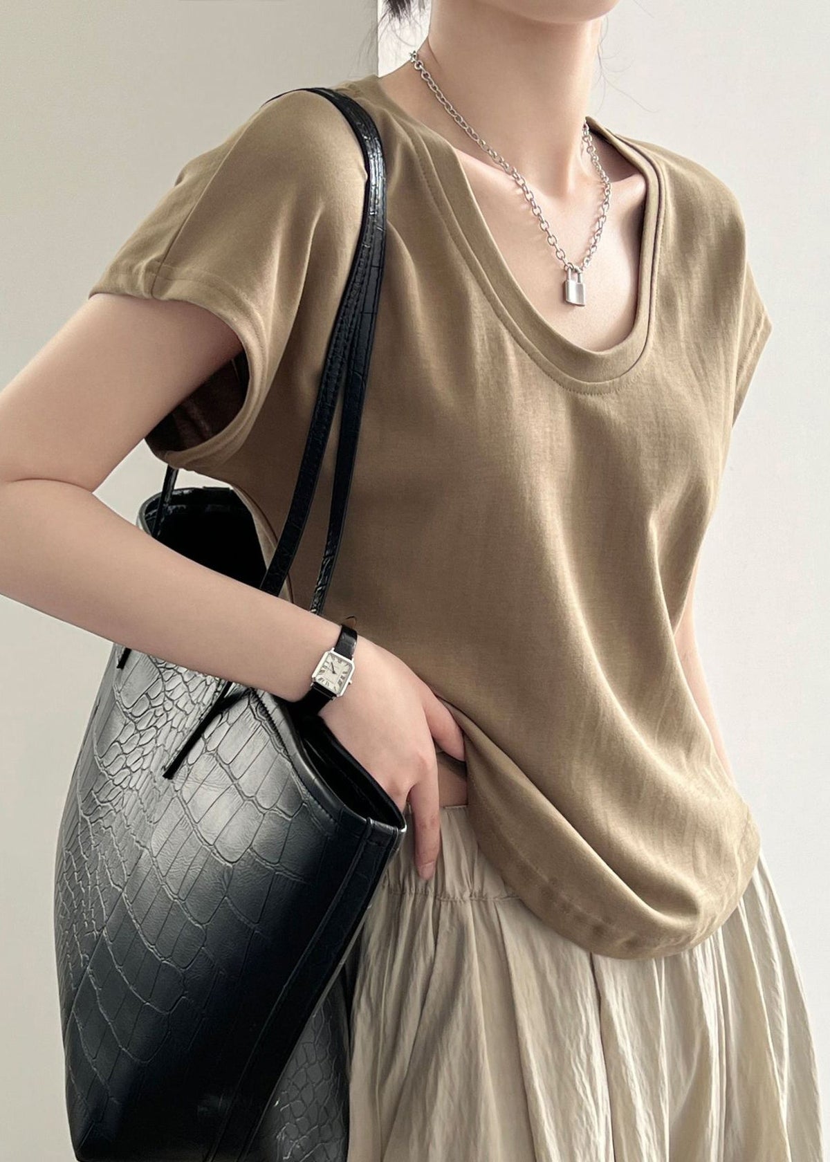 Effortlessly Elegant Shirt with a Timeless Design
