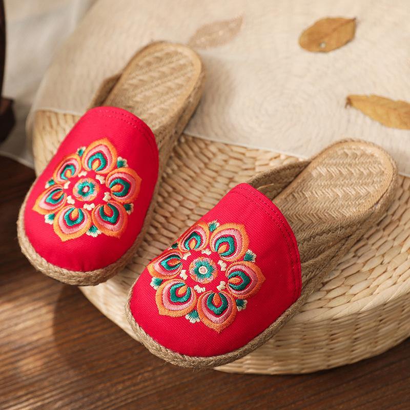 Chic Orthopedic Slippers with Unique Design