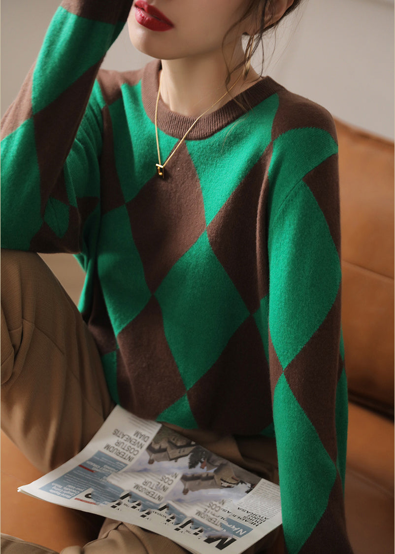 Well Tailored Sweater with a Graceful Silhouette