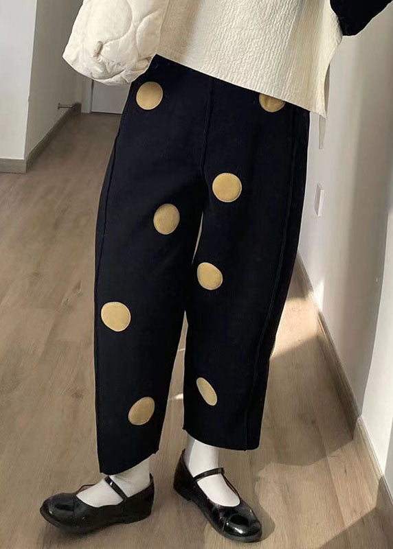 Effortlessly Elegant Pants with a Timeless Design