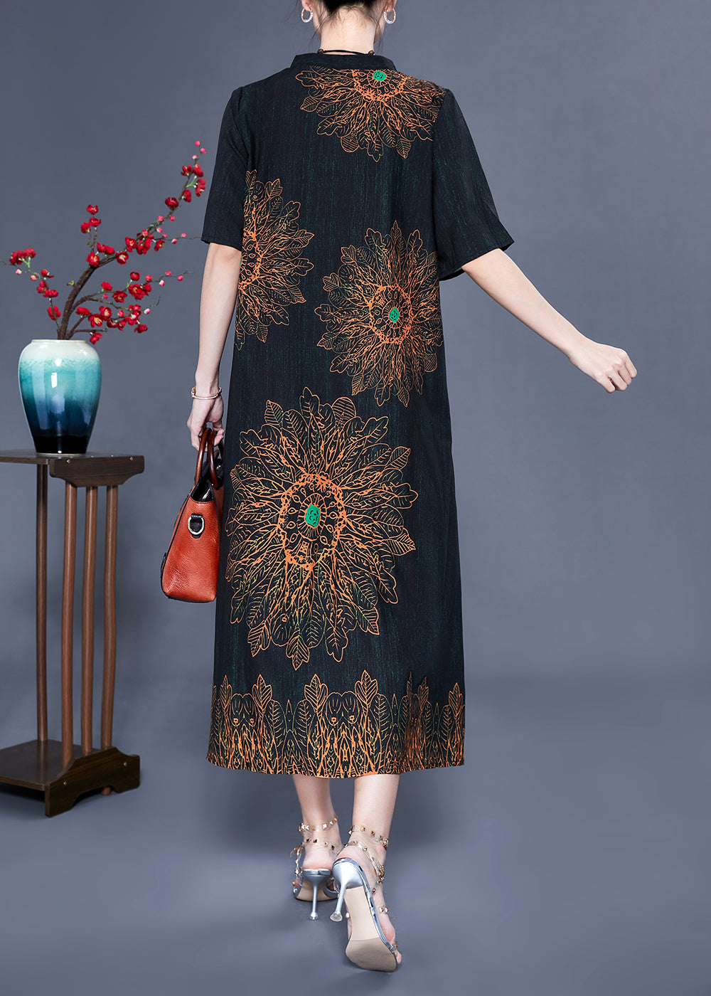 Gracefully Styled Dress for Any Occasion