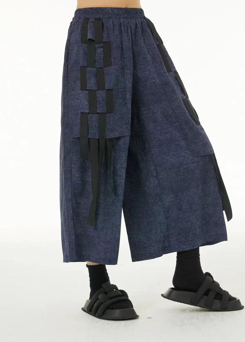 Well Tailored Pants with a Graceful Silhouette