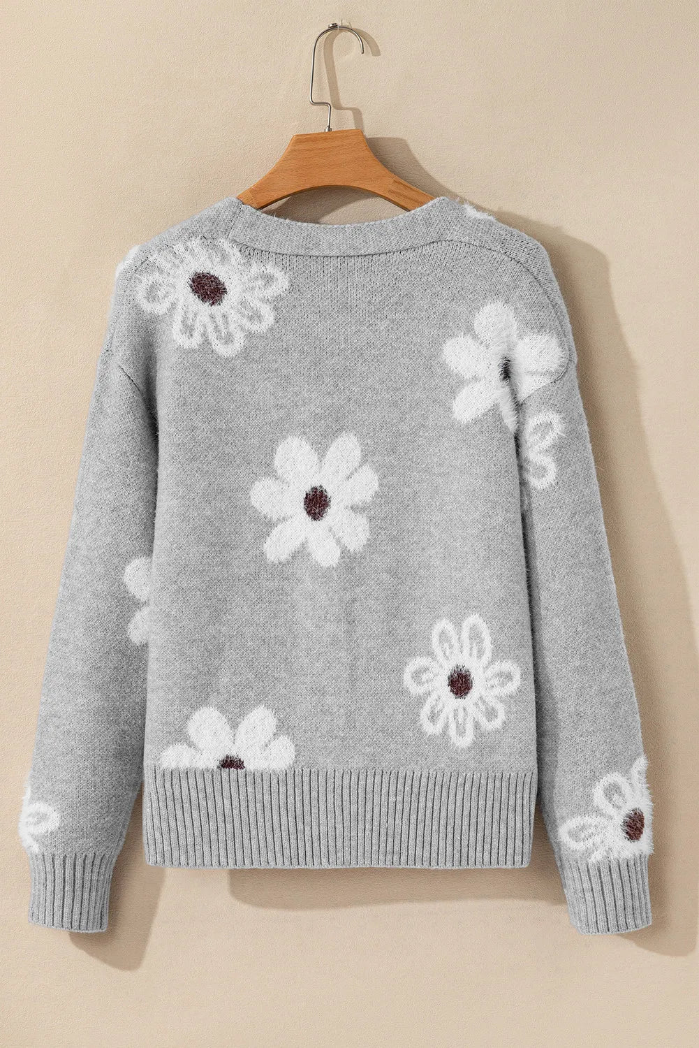 Well Tailored Cardigan with a Graceful Silhouette