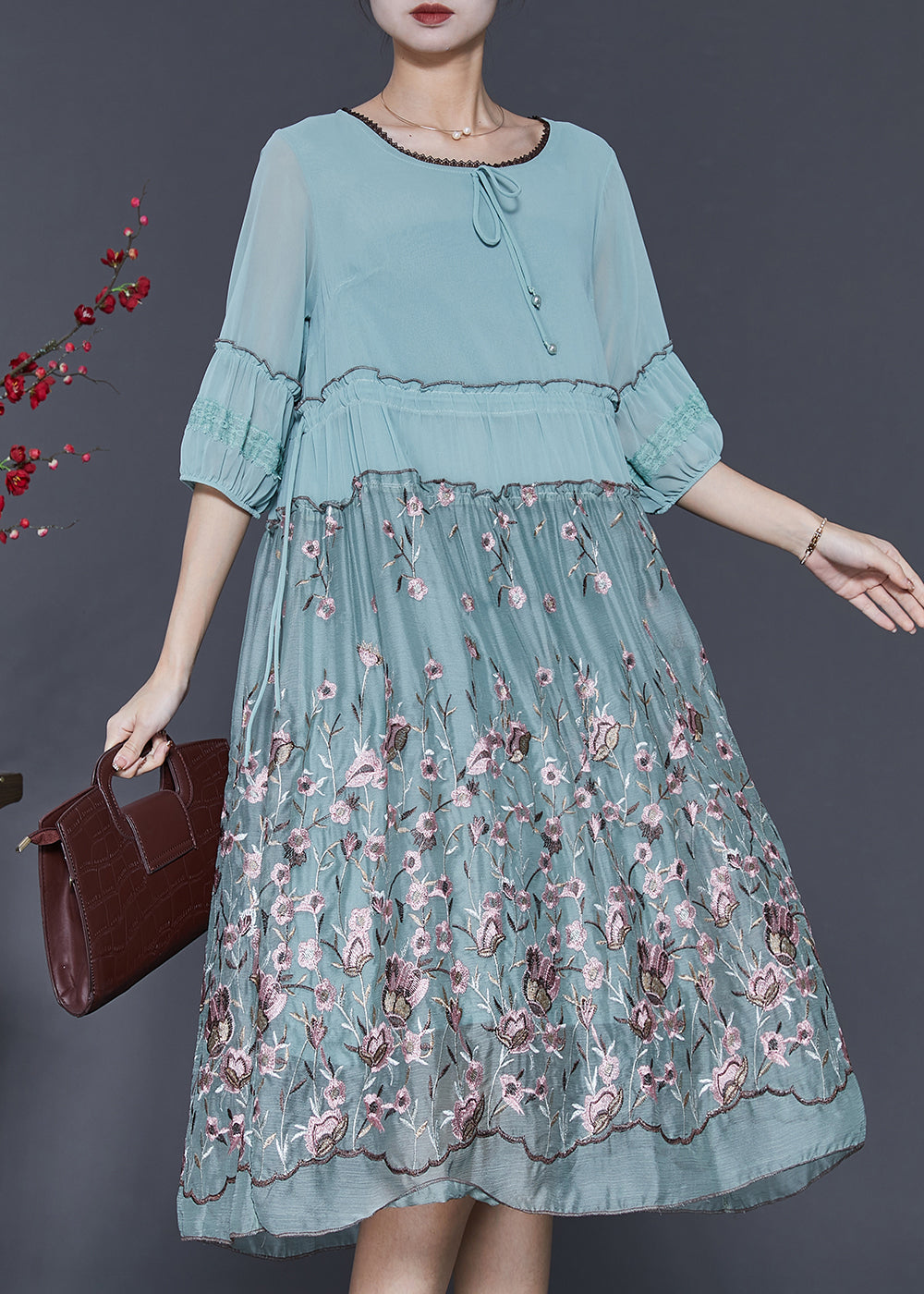 Beautifully Finished Dress in a Timeless Design