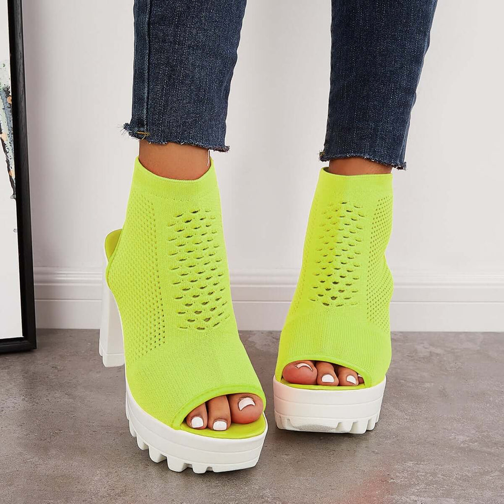 Graceful Orthopedic Sandals for Modern Look