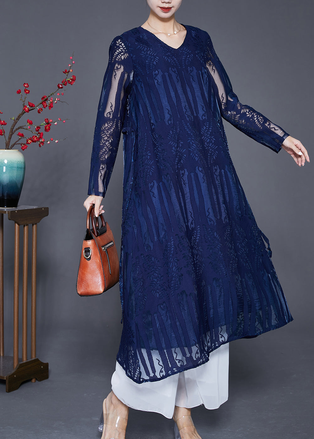 Well Tailored Dress with a Graceful Silhouette