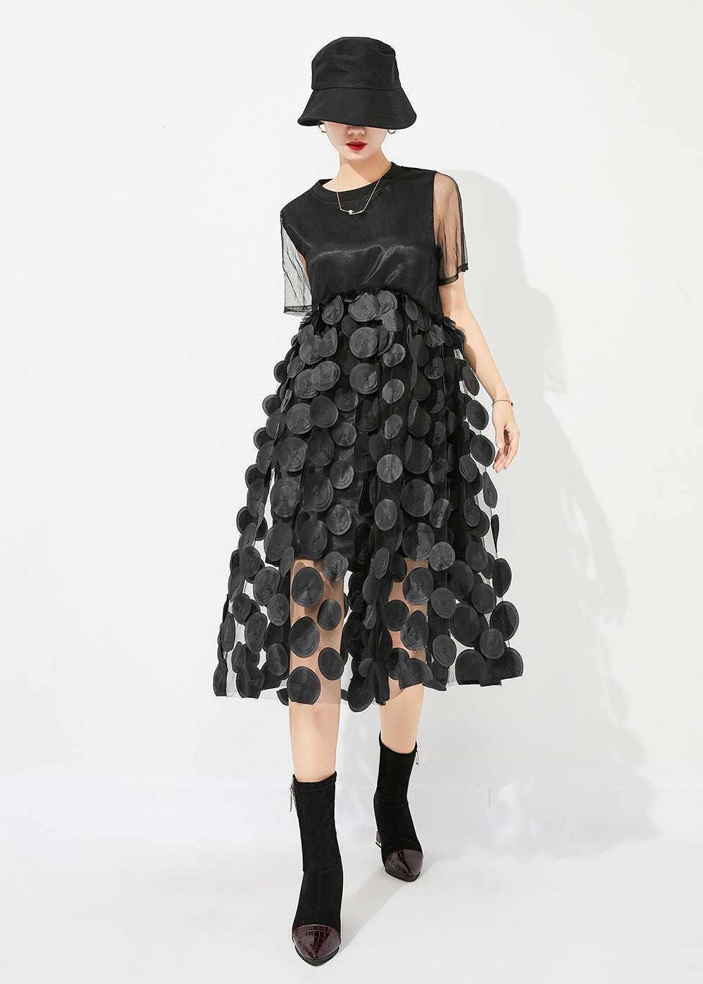 Well Tailored Dress with a Graceful Silhouette