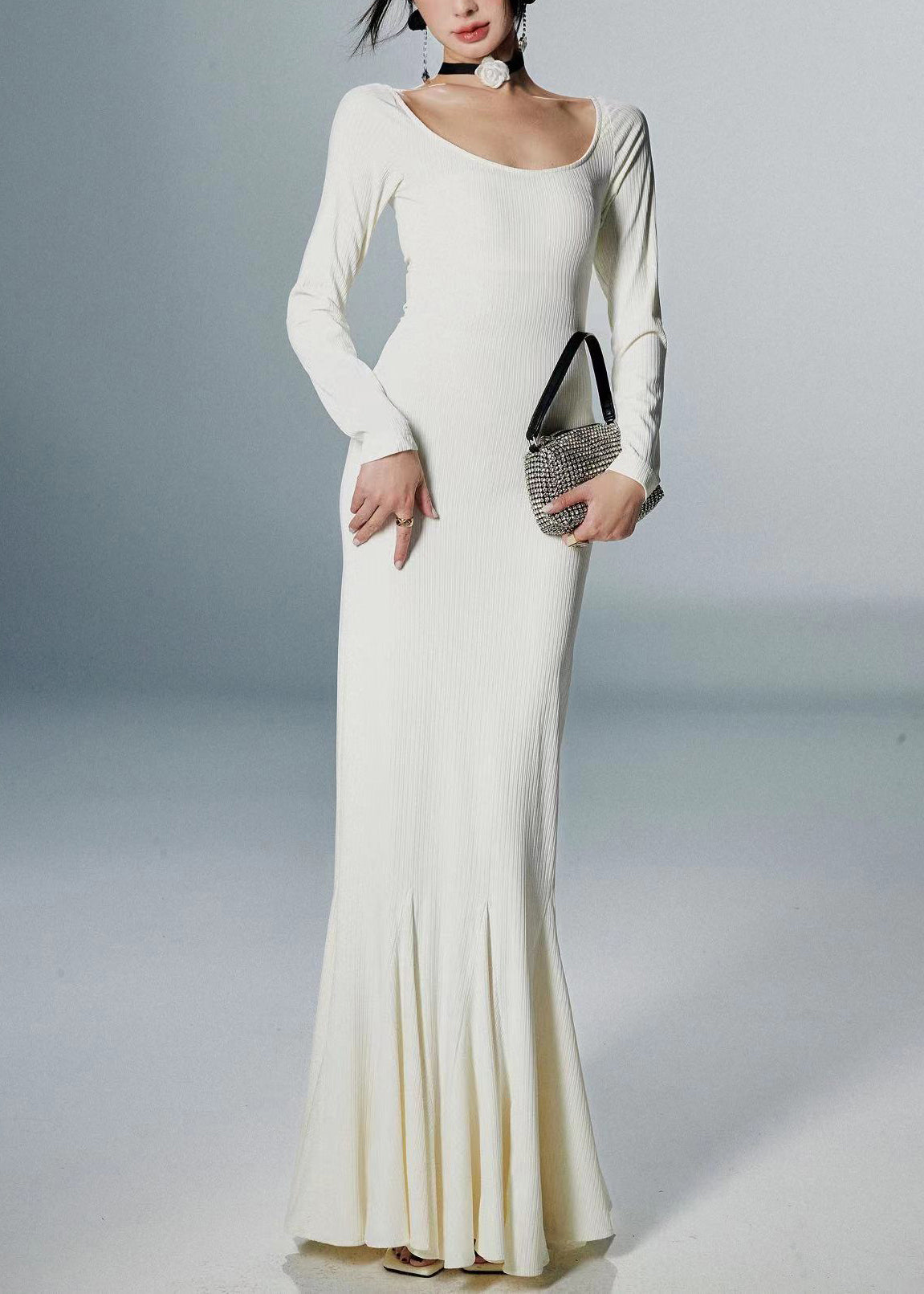 Effortlessly Elegant Dress with a Timeless Design