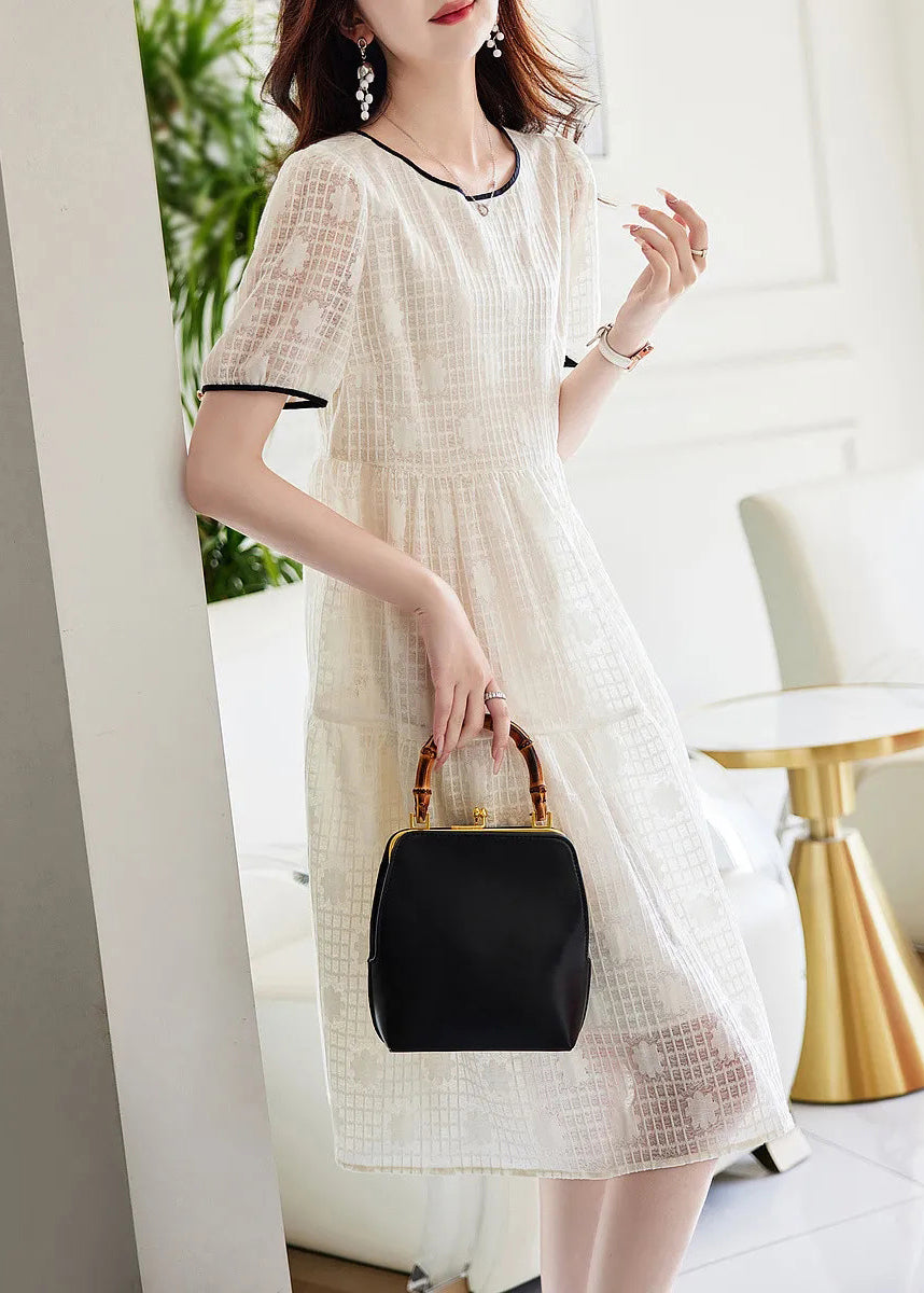 Effortlessly Elegant Dress with a Timeless Design