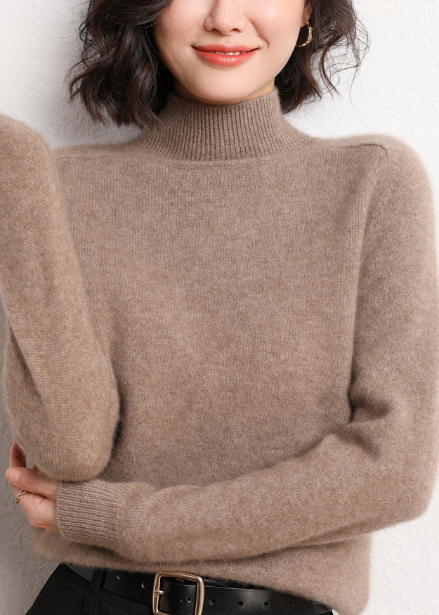 Well Tailored Sweater with a Graceful Silhouette