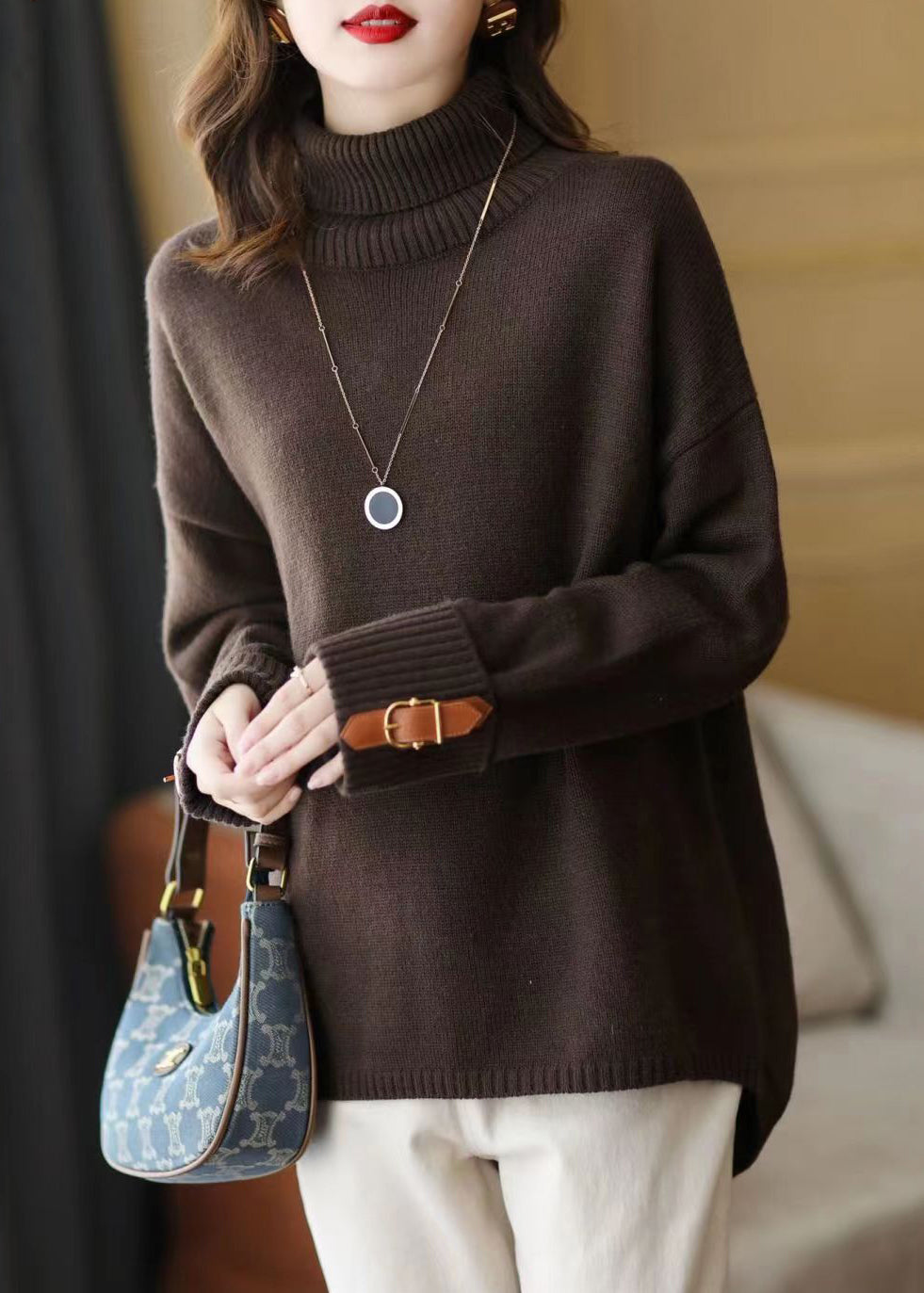 Well Tailored Sweater with a Graceful Silhouette