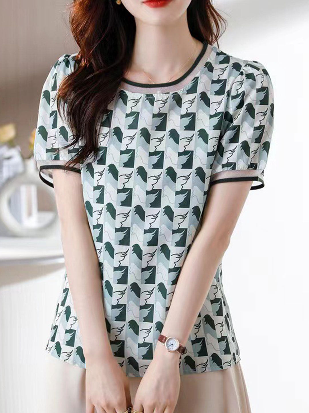 Well Tailored Shirt with a Graceful Silhouette
