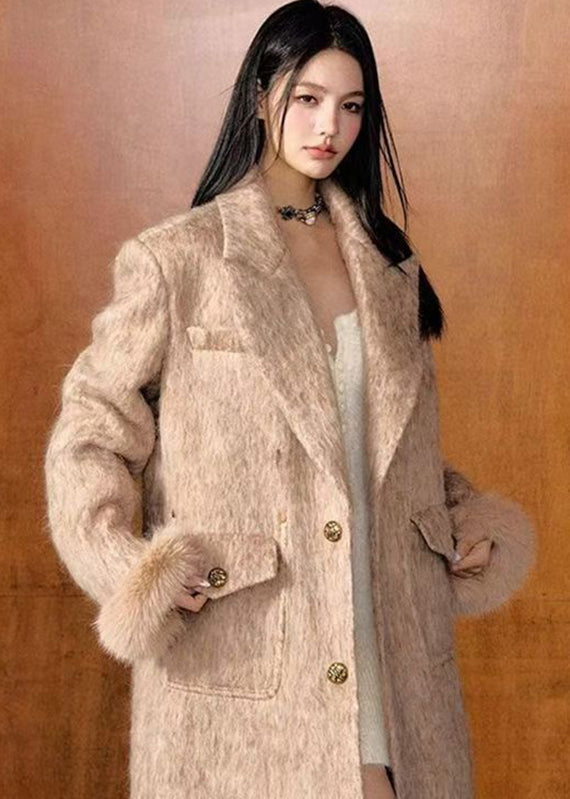 Well Tailored Coat with a Graceful Silhouette