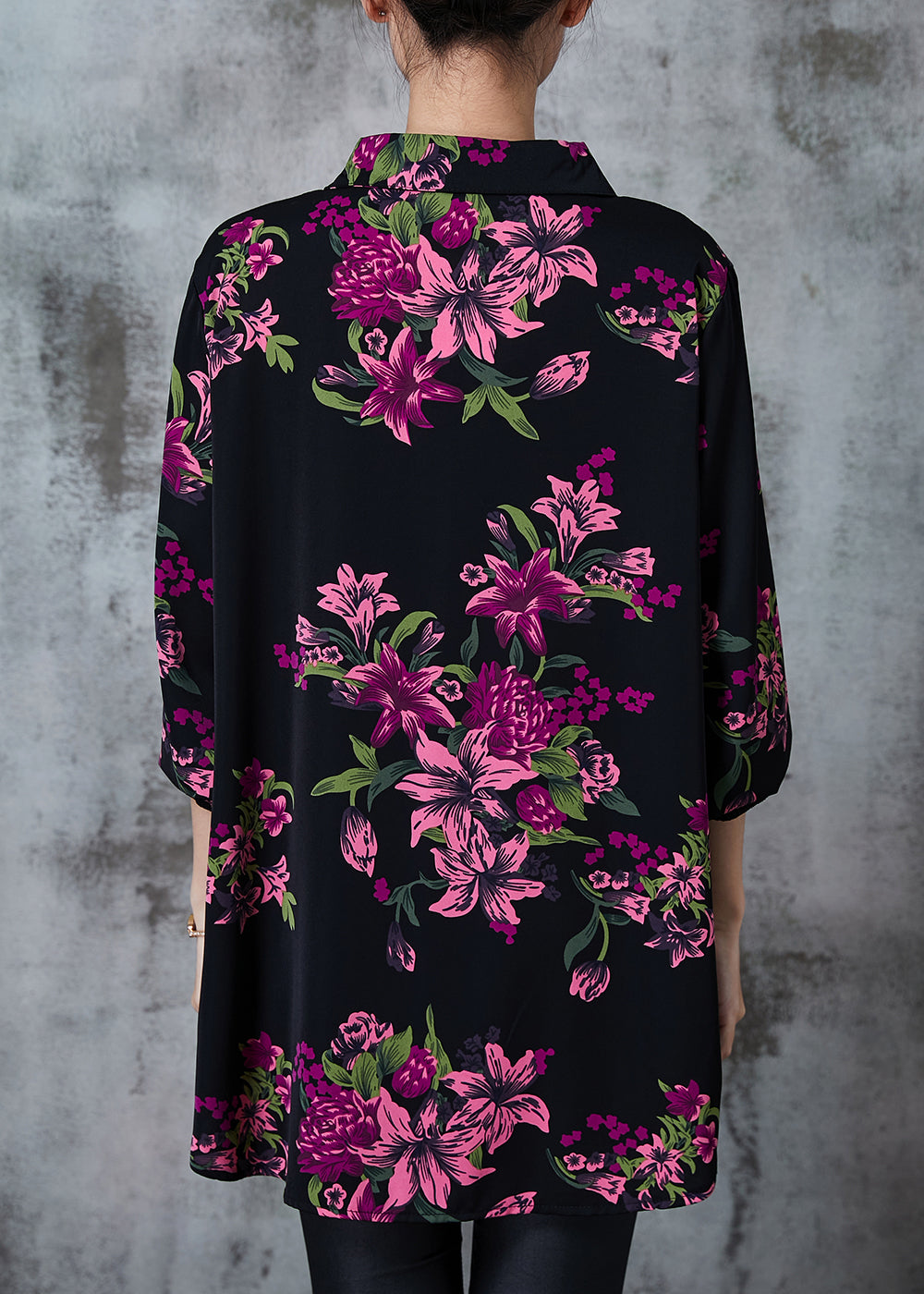 Sophisticated Blouse with a Clean Classic Look