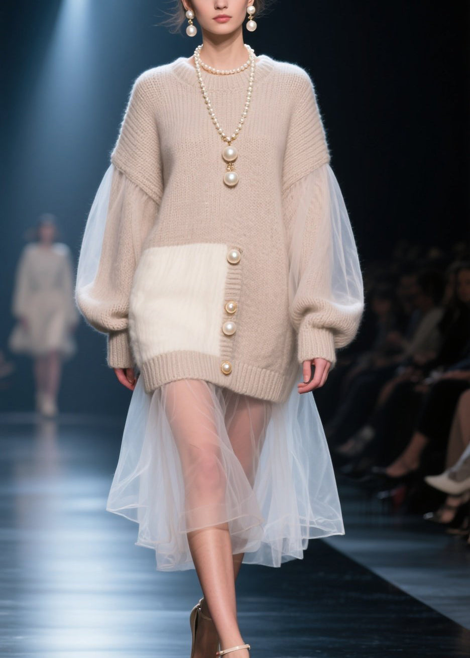 Well Tailored Sweater with a Graceful Silhouette