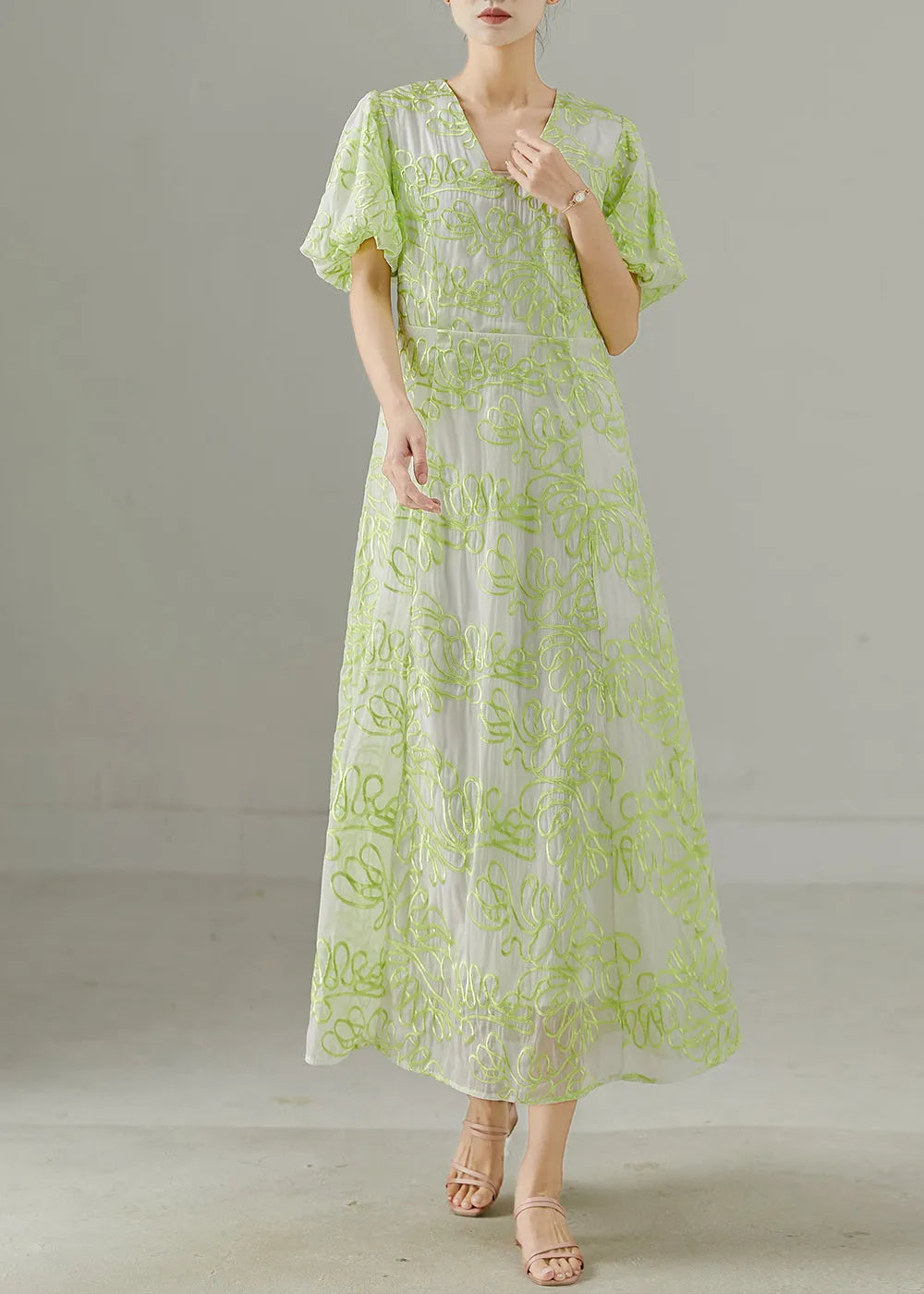 Well Tailored Dress with a Graceful Silhouette