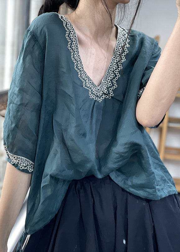 Beautifully Crafted Blouse in a Classic Style