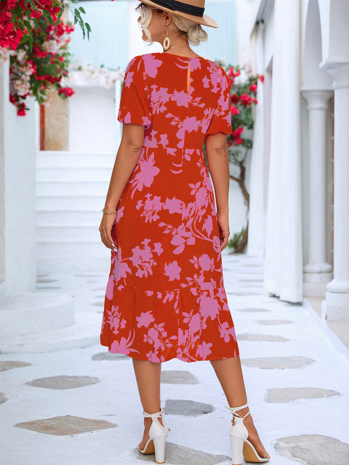 Effortlessly Elegant Dress with a Timeless Design