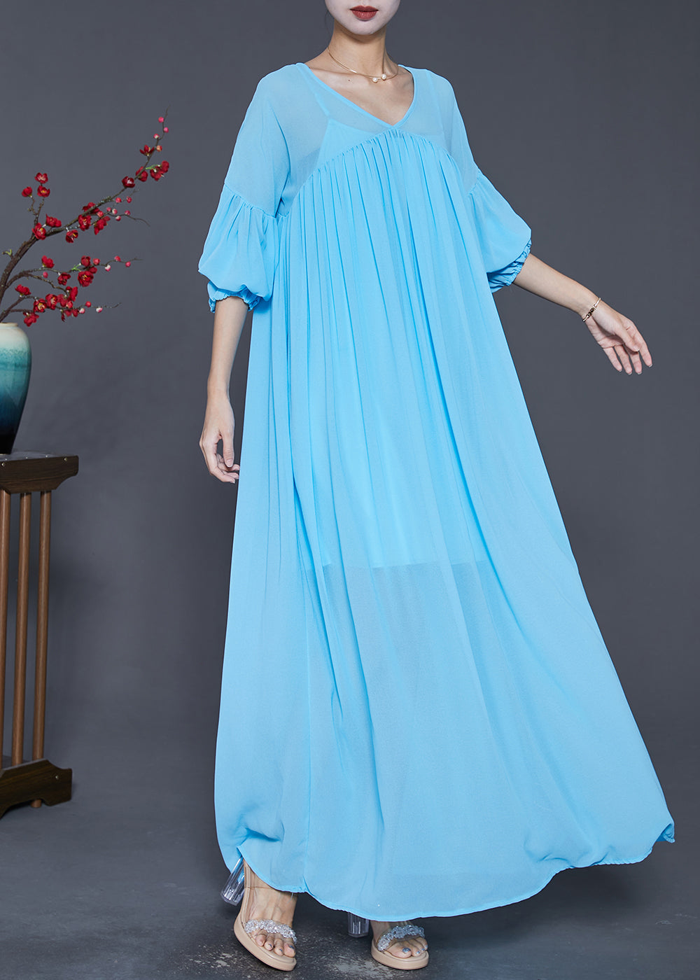 Well Tailored Dress with a Graceful Silhouette
