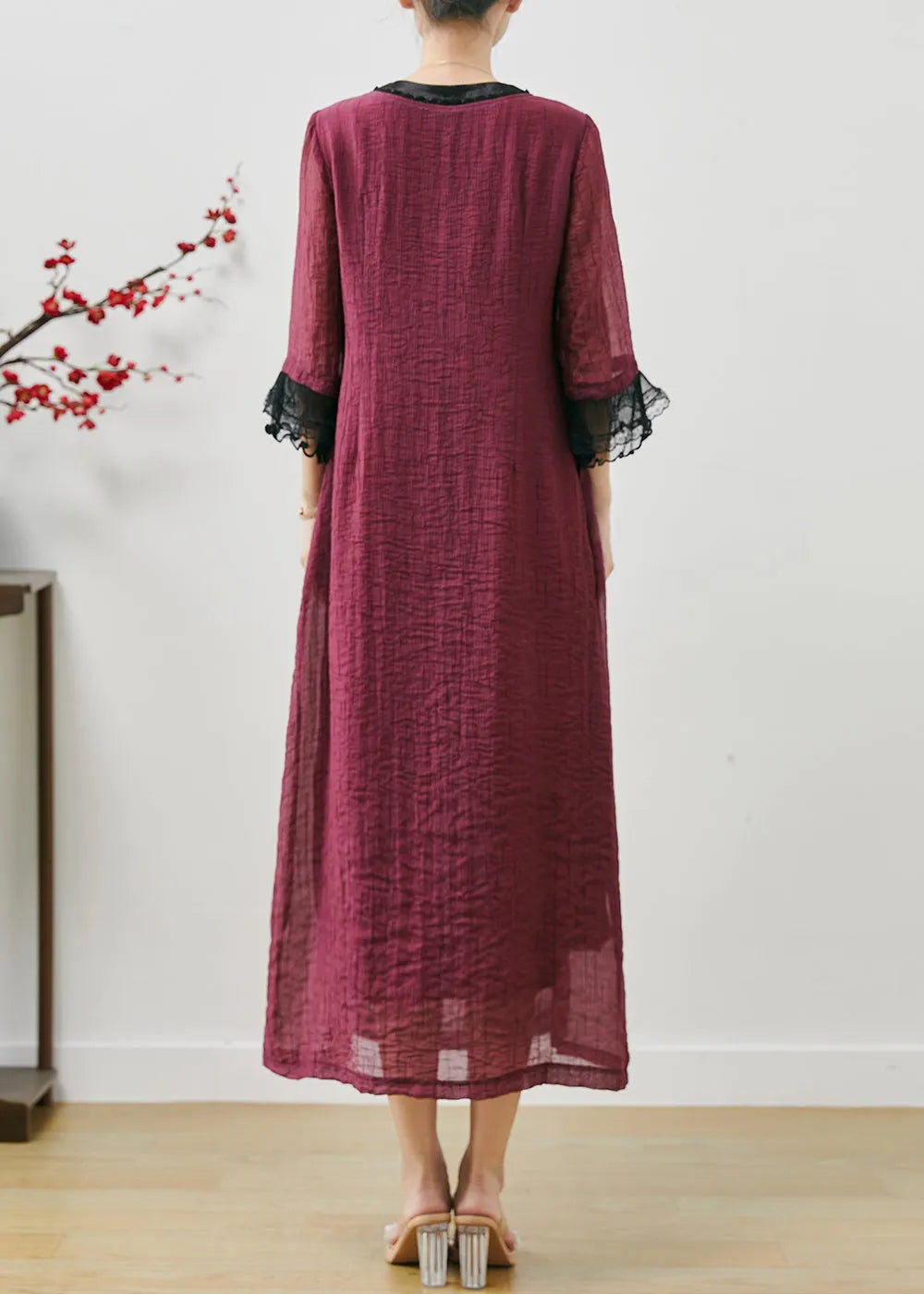 Beautifully Finished Dress in a Timeless Design