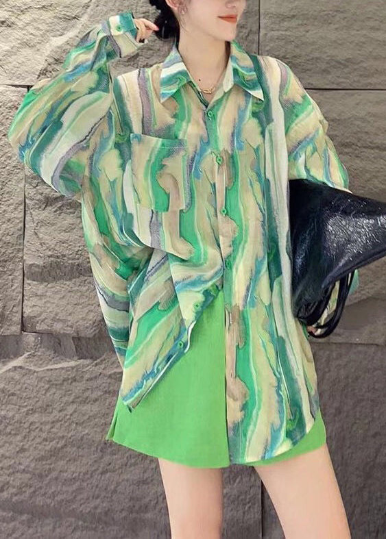 Classic Vintage Shirt with a Flattering Fit