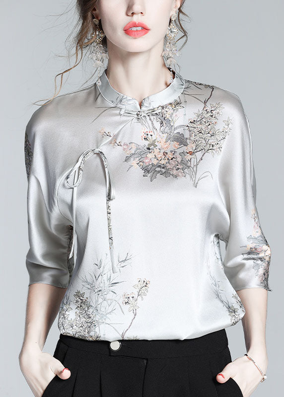 Beautifully Crafted Blouse in a Classic Style