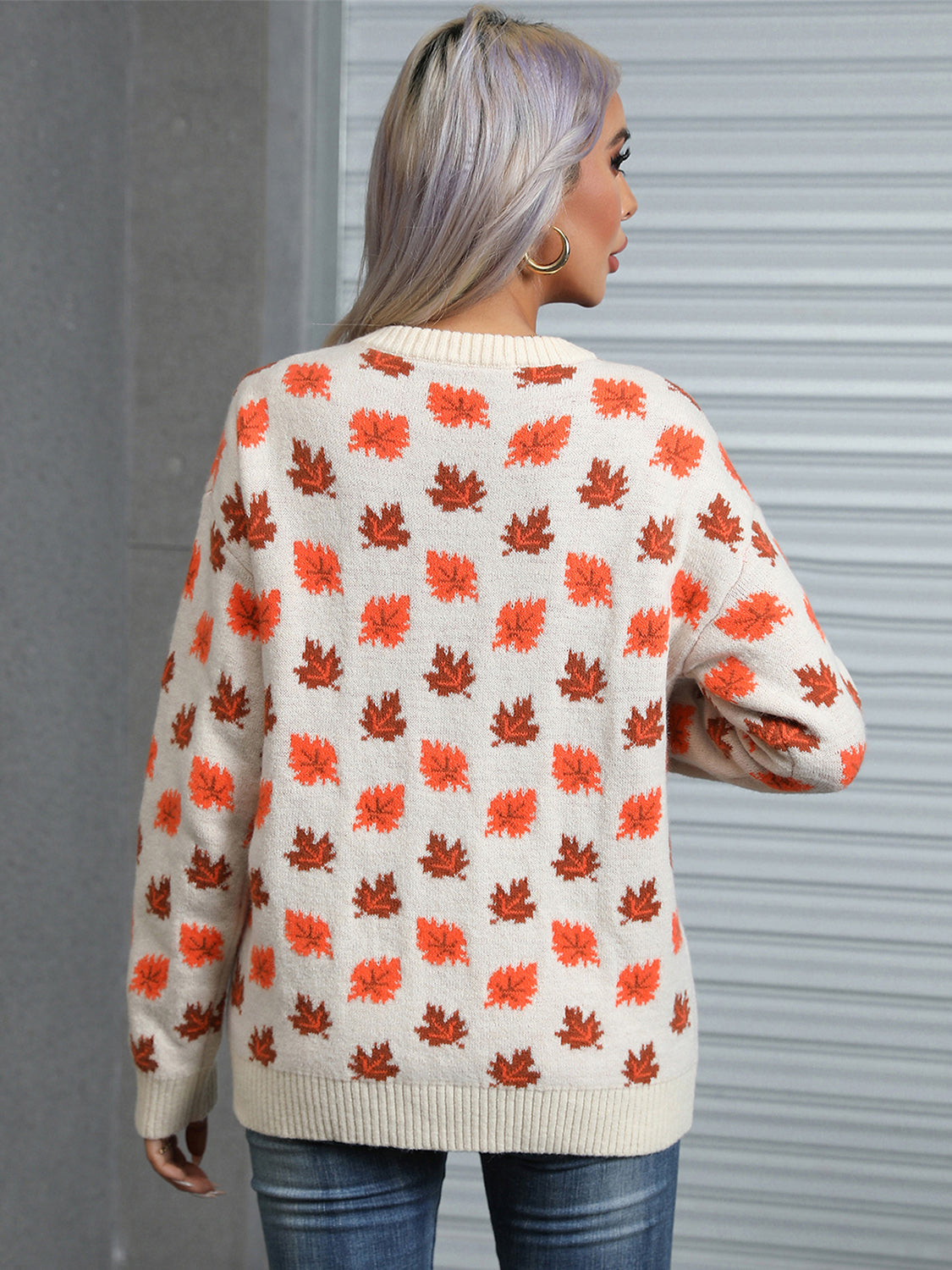 Well Tailored Sweater with a Graceful Silhouette