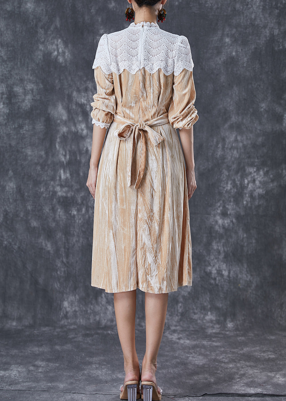 Beautifully Finished Dress in a Timeless Design