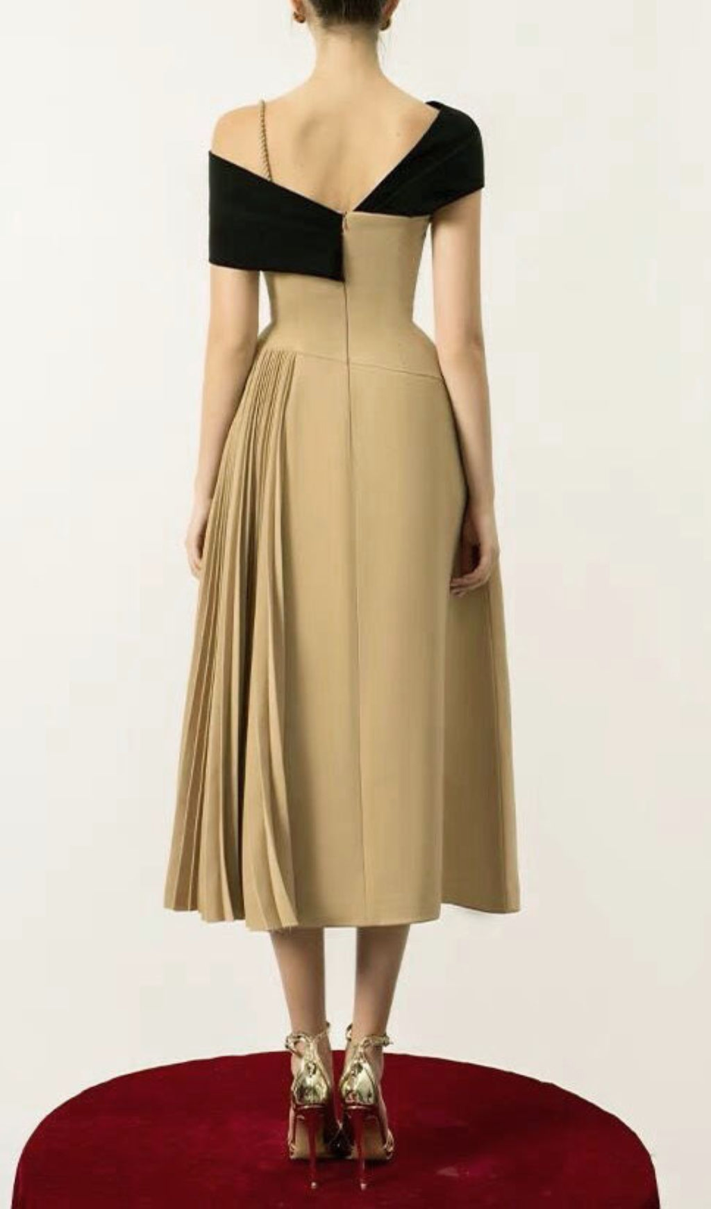 Polished Dress with an Effortless Classic Look