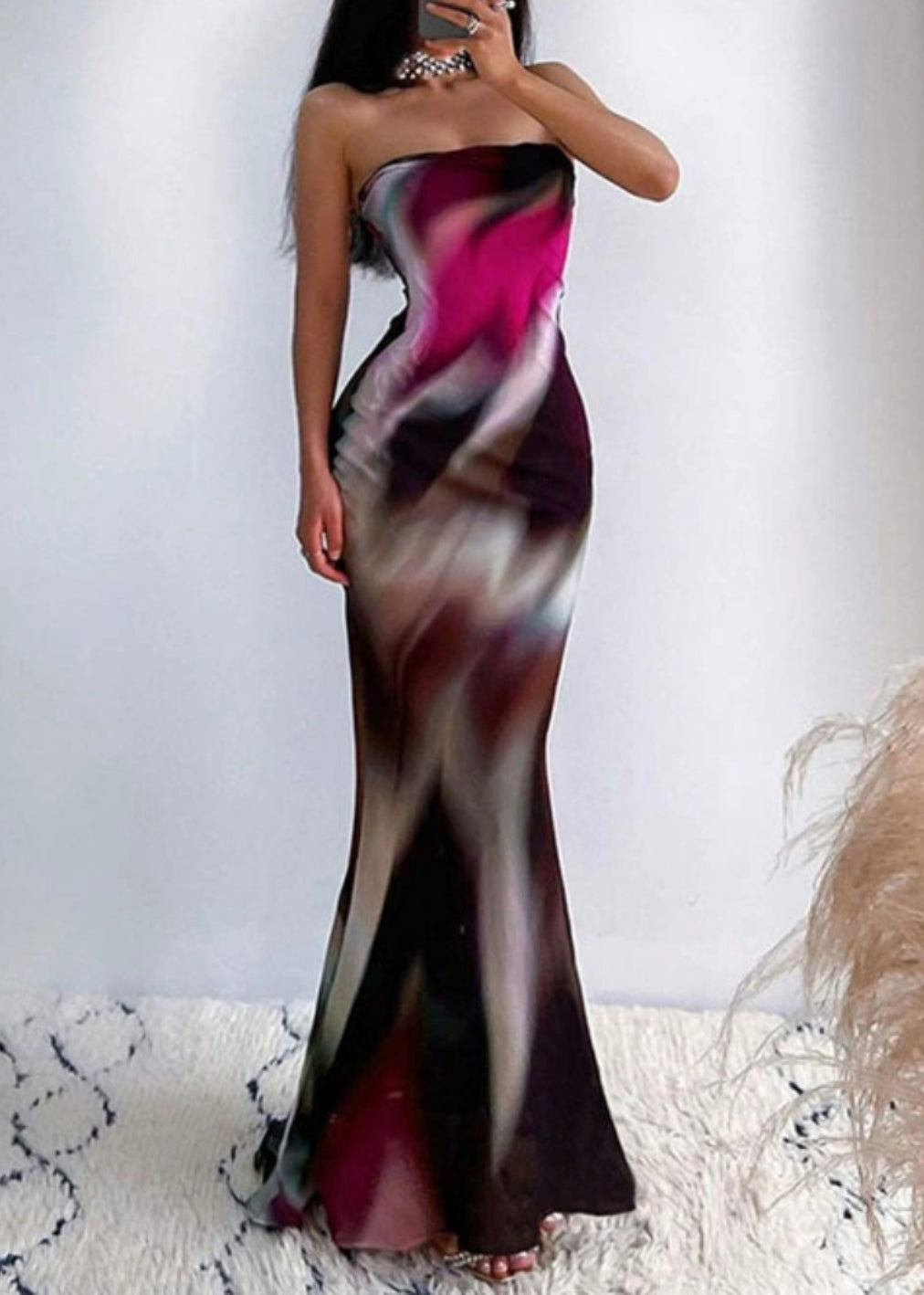 Beautifully Finished Dress in a Timeless Design