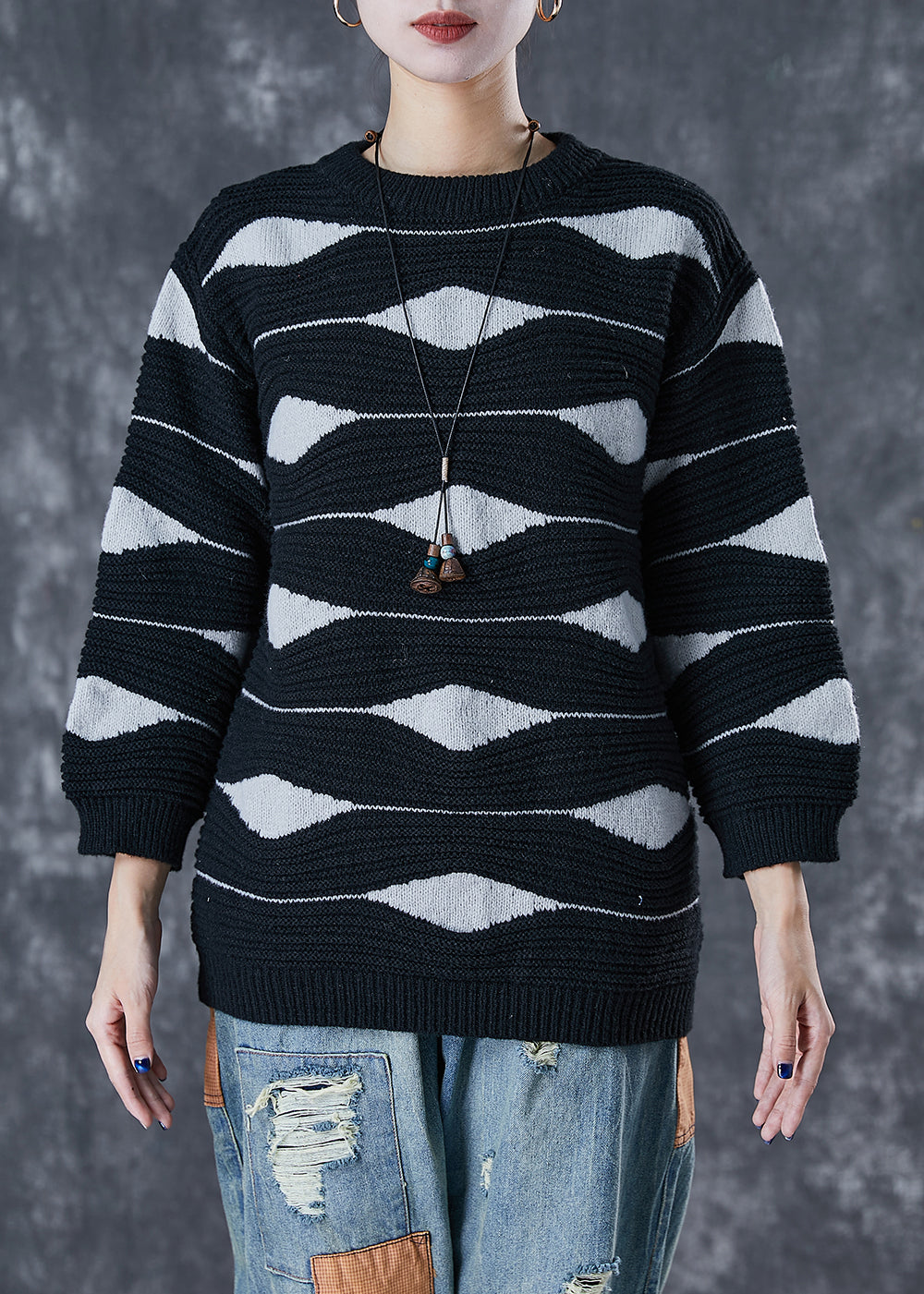 Well Tailored Sweater with a Graceful Silhouette