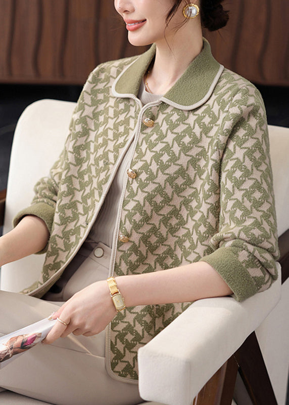 Effortlessly Elegant Coat with a Timeless Design