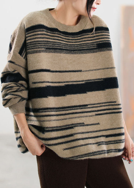 Well Tailored Sweater with a Graceful Silhouette