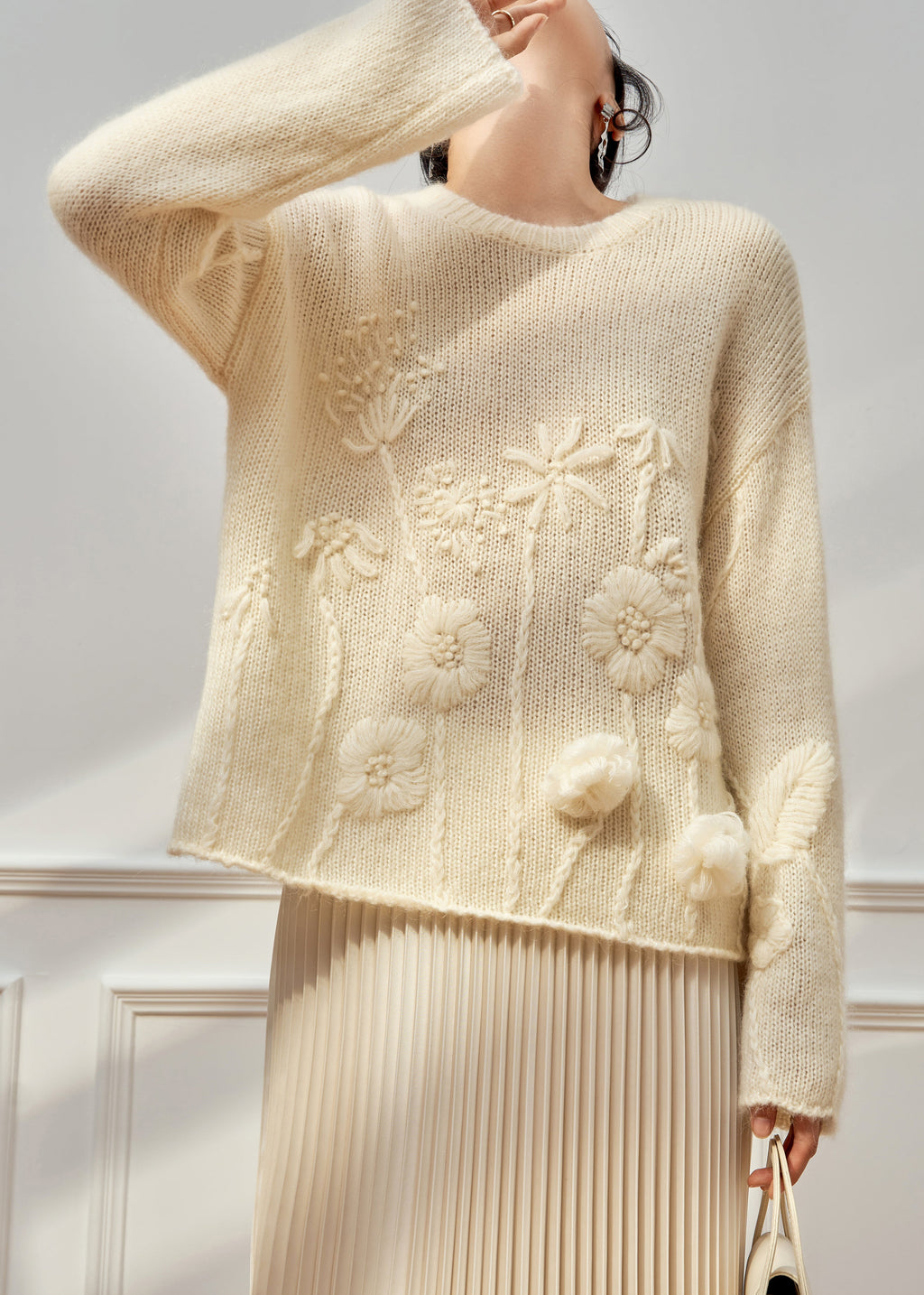 Well Tailored Sweater with a Graceful Silhouette
