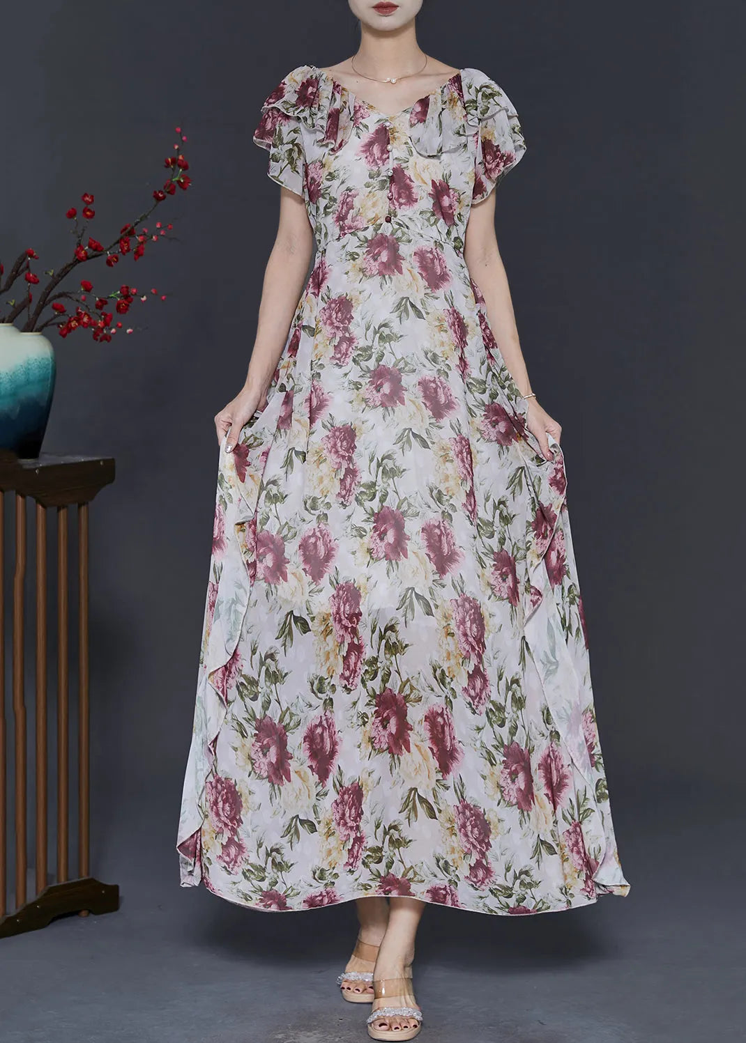 Well Tailored Dress with a Graceful Silhouette