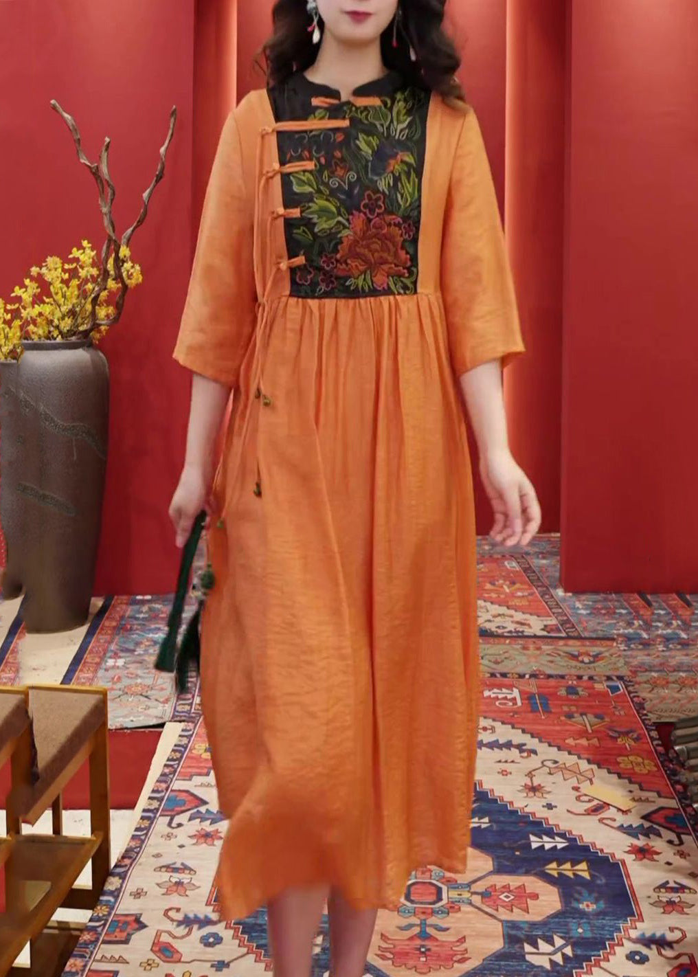 Beautifully Finished Dress in a Timeless Design