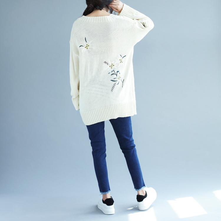 Effortlessly Elegant Sweater with a Timeless Design