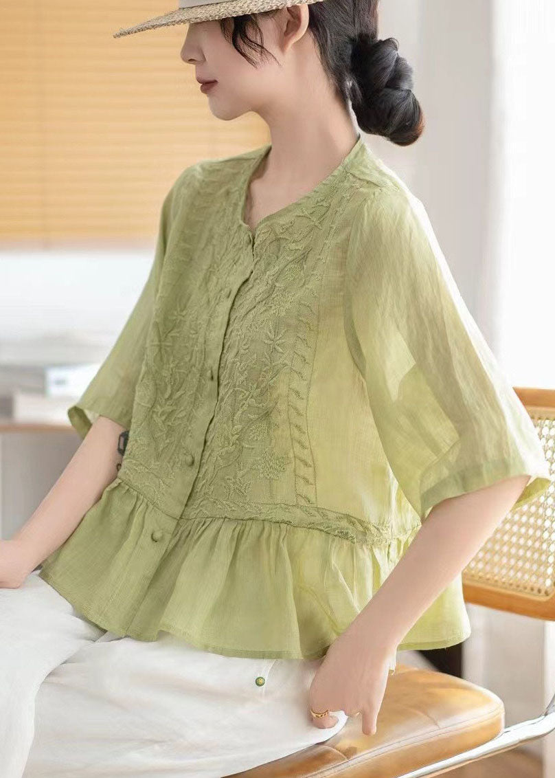 Well Tailored Blouse with a Graceful Silhouette