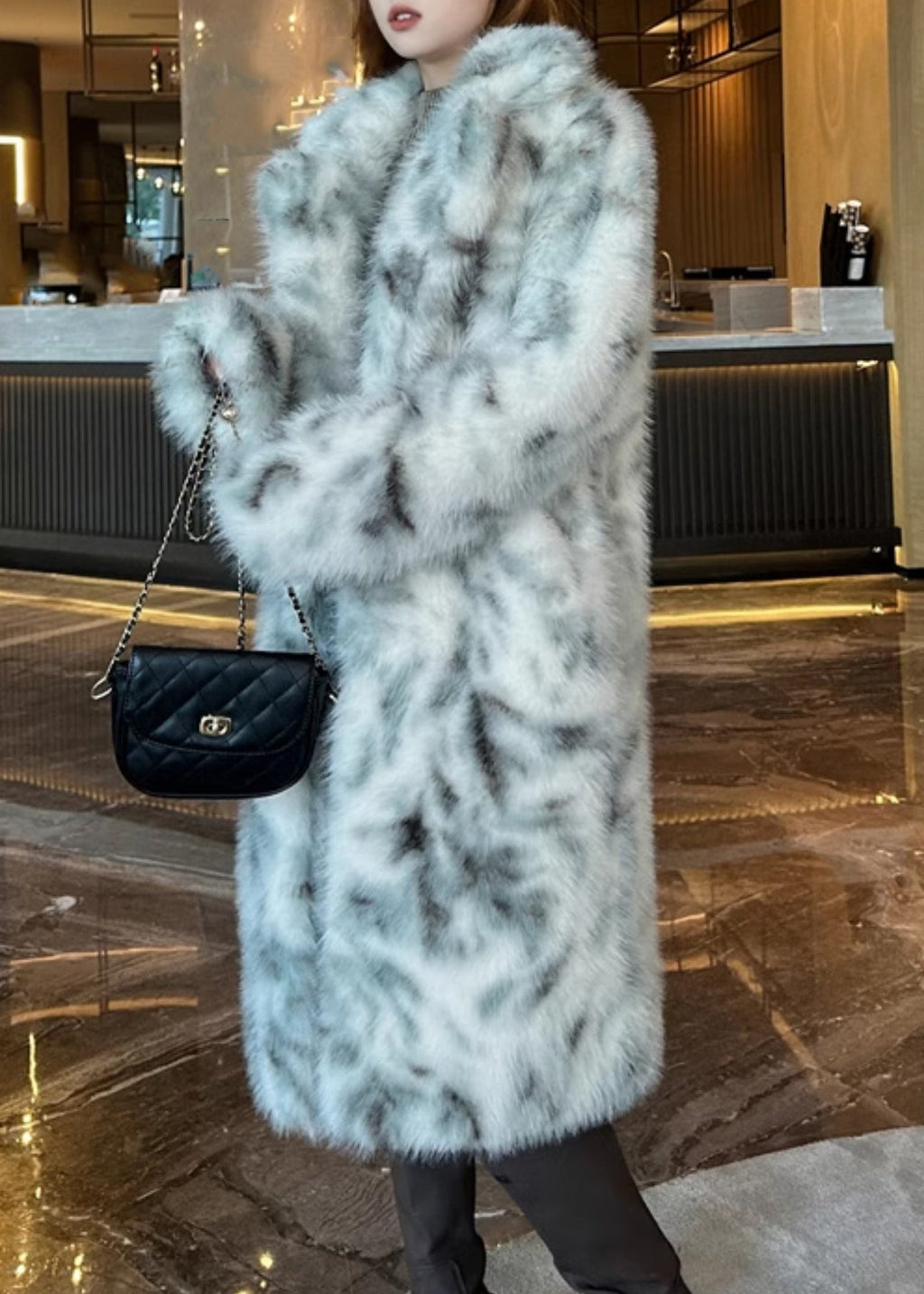 Well Tailored Coat with a Graceful Silhouette
