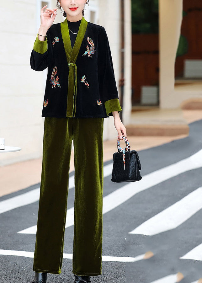 Effortlessly Elegant Pants with a Timeless Design