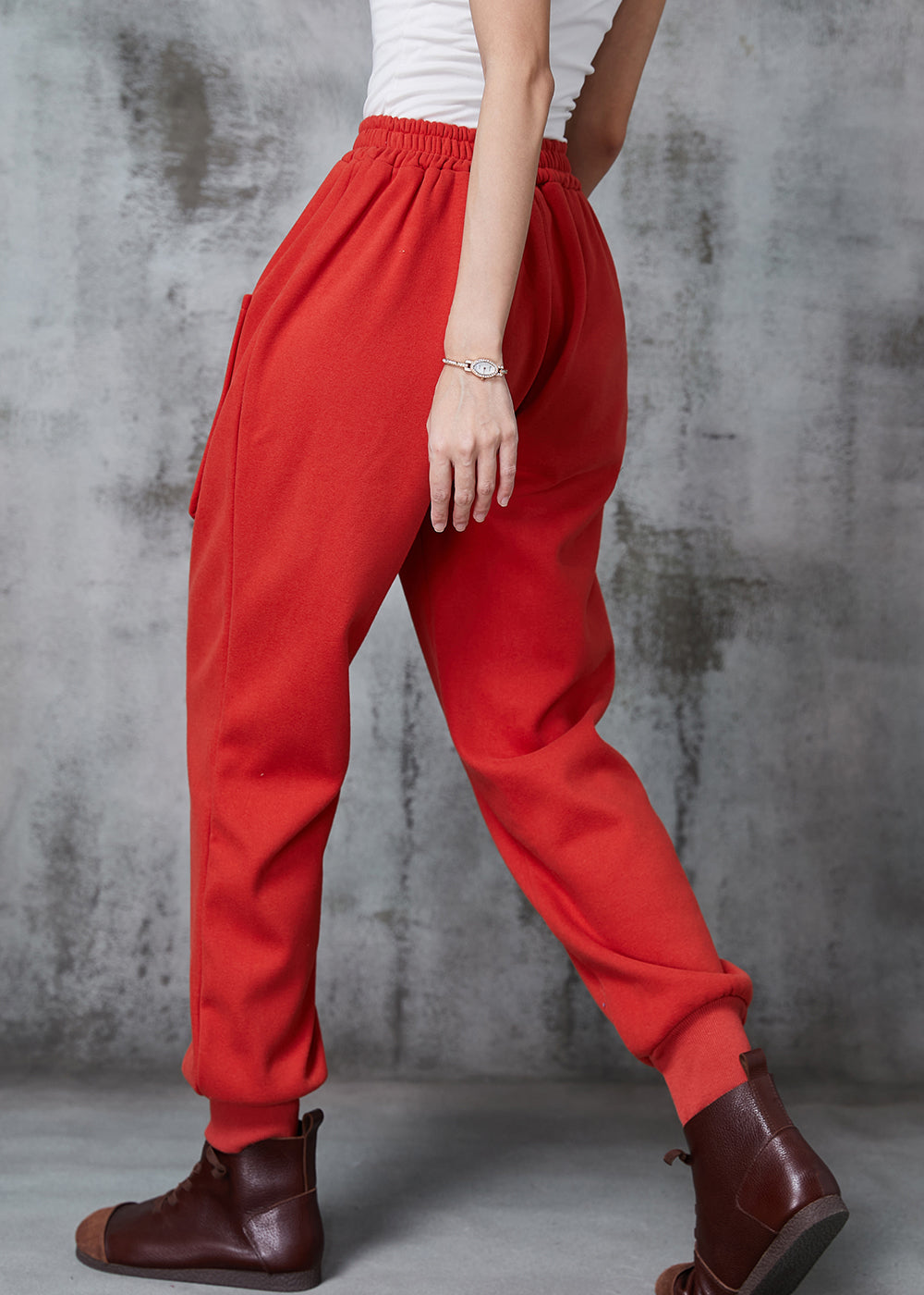 Well Tailored Pants with a Graceful Silhouette