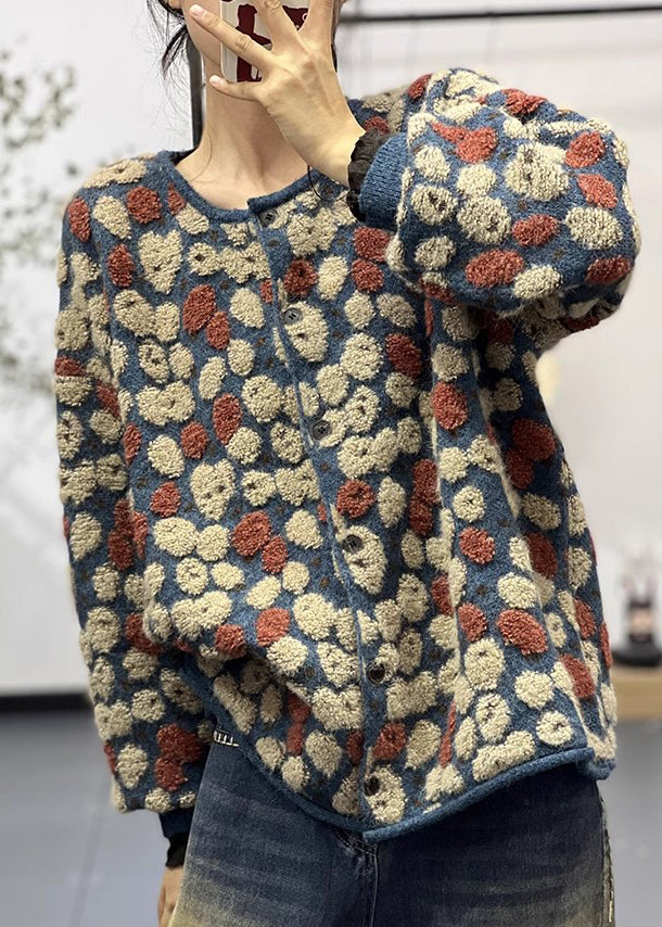 Well Tailored Sweater with a Graceful Silhouette