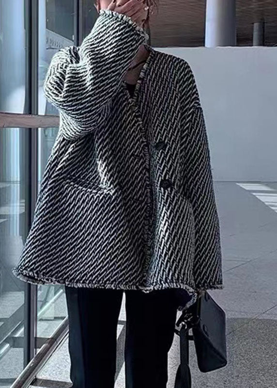 Well Tailored Coat with a Graceful Silhouette