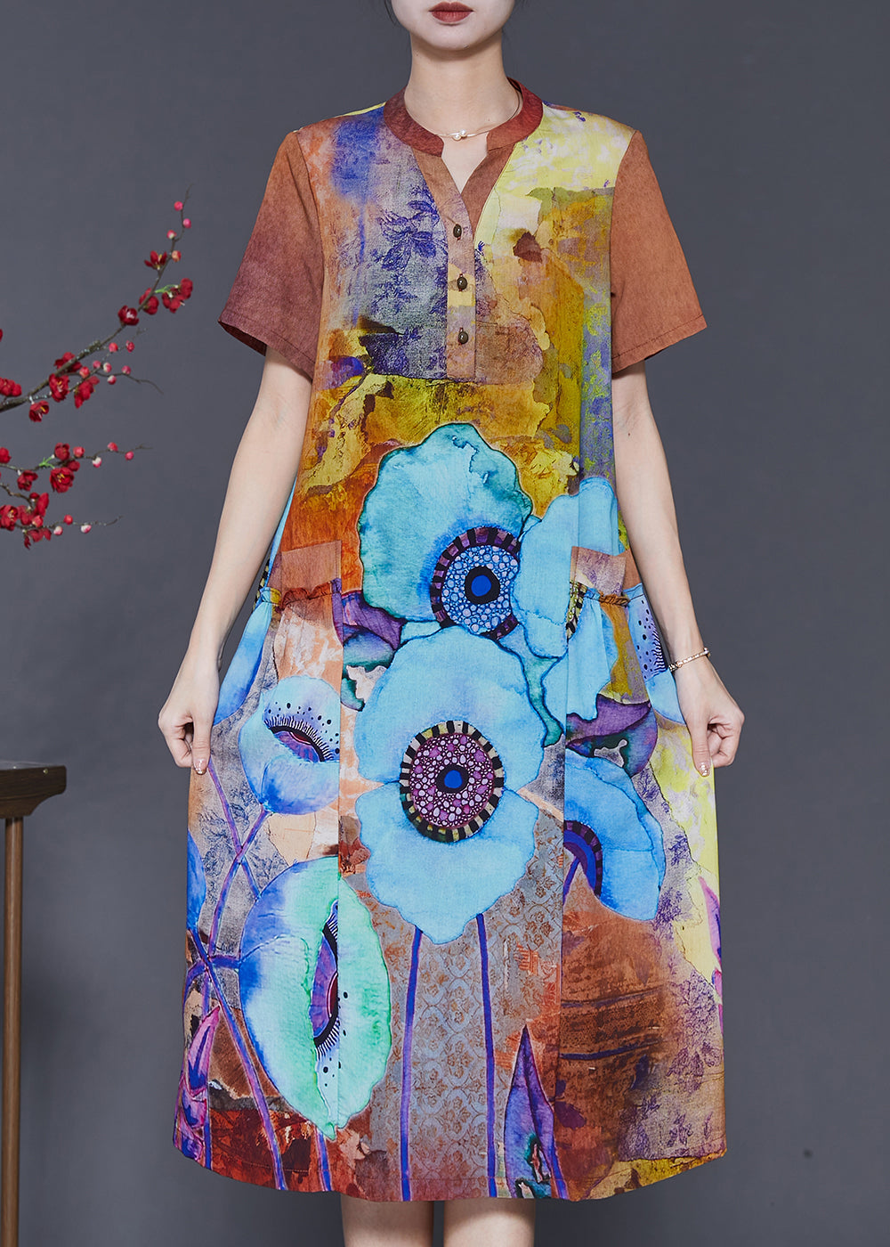 Beautifully Finished Dress in a Timeless Design