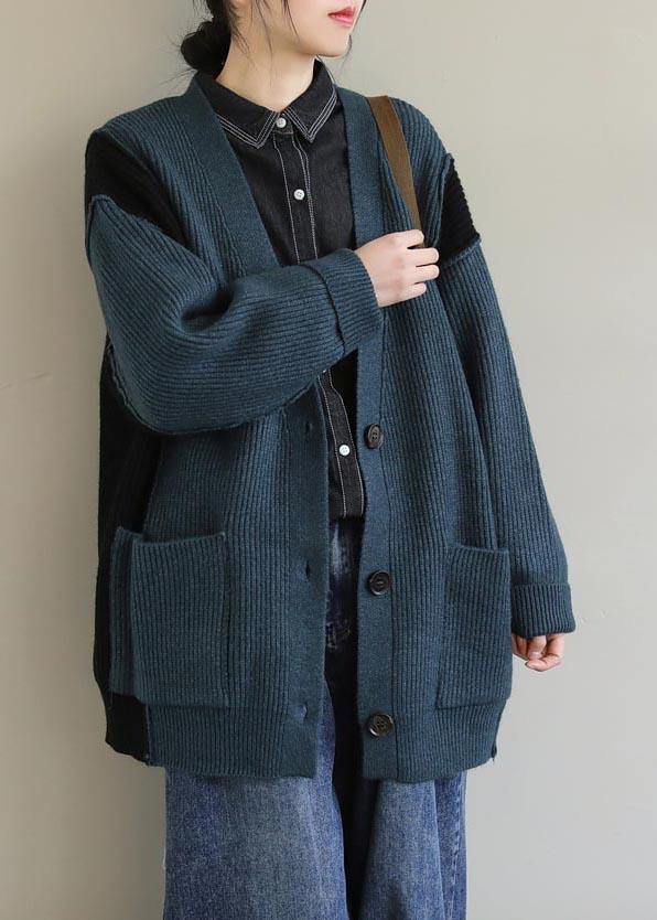 Classic Vintage Sweater with a Flattering Fit