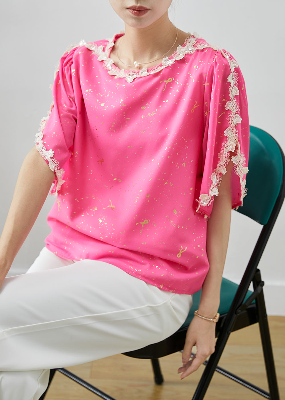 Effortlessly Elegant Top with a Timeless Design