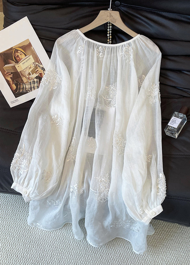 Well Tailored Blouse with a Graceful Silhouette